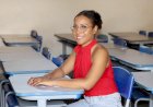 Oriunda da rede estadual, soldada aprovada em 42 universidades visita colégio em que estudou
