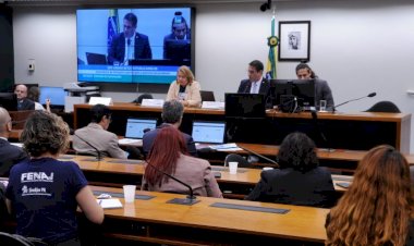 Debatedores defendem diploma de jornalismo como remédio contra notícias falsas