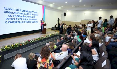 Governo sanciona lei que proíbe pistolas de água no Carnaval e em festas populares