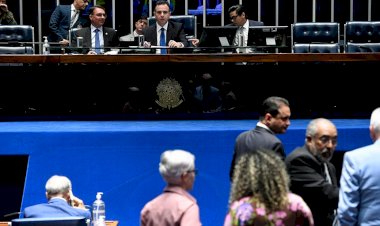 Senado aprova prioridade para pessoas autistas em tribunais e no serviço público