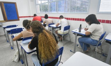Candidatas e candidatos completam 2º dia de provas do Vestibular UNEB 2025; gabaritos serão divulgados nesta terça (14)
