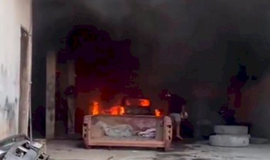 Caetité: Veículo é totalmente destruído pelas chamas após incêndio em oficina