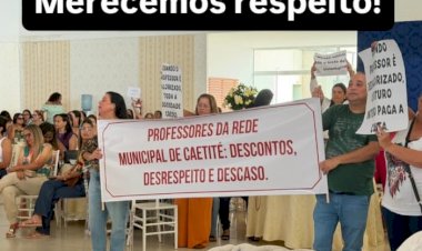 Jornada Pedagógica é marcada por protestos de professores da rede pública Municipal