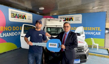 Deputado Luciano Ribeiro entrega ambulância à saúde de Caculé