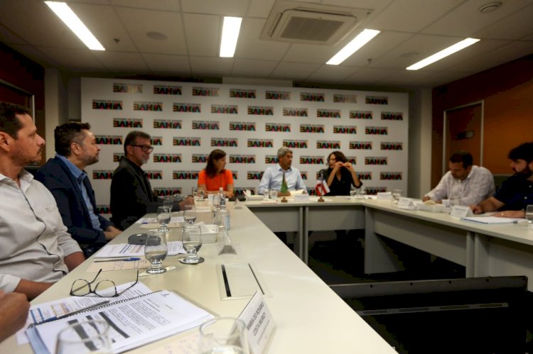 Governador da Bahia garante pagamento do piso nacional dos professores na Bahia