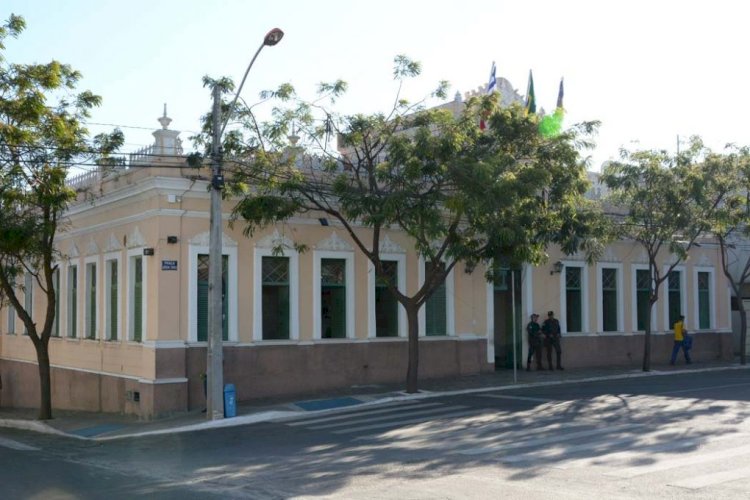 Prefeitura anuncia concurso público com 182 vagas para diversas áreas da administração municipal