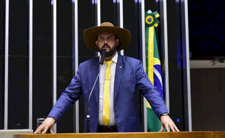 Projeto prevê autorização para empresa com sede no País produzir combustível com lixo
