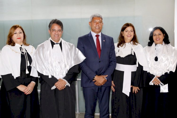 Reitores Alessandro Fernandes e Maurício Santana tomam posse na Uesc, em cerimônia prestigiada por autoridades