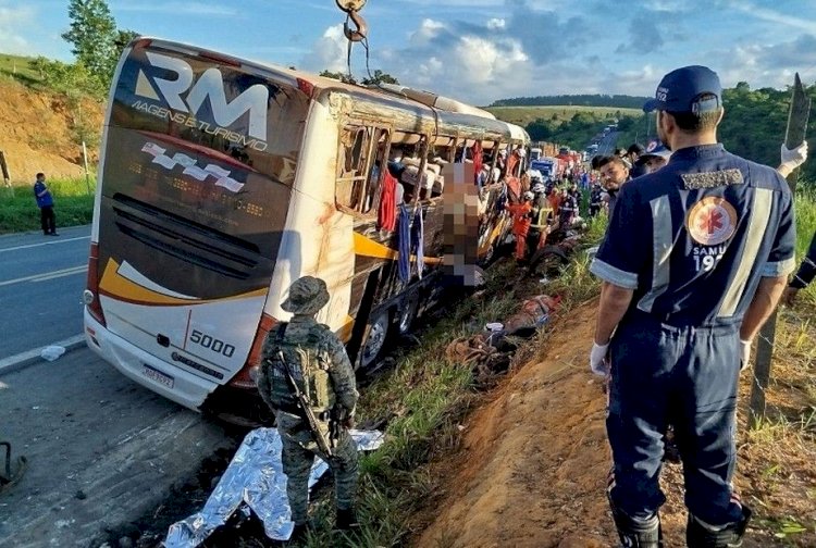 Urgente: tragédia com ônibus deixa ao menos 9 mortos e 22 feridos na Bahia