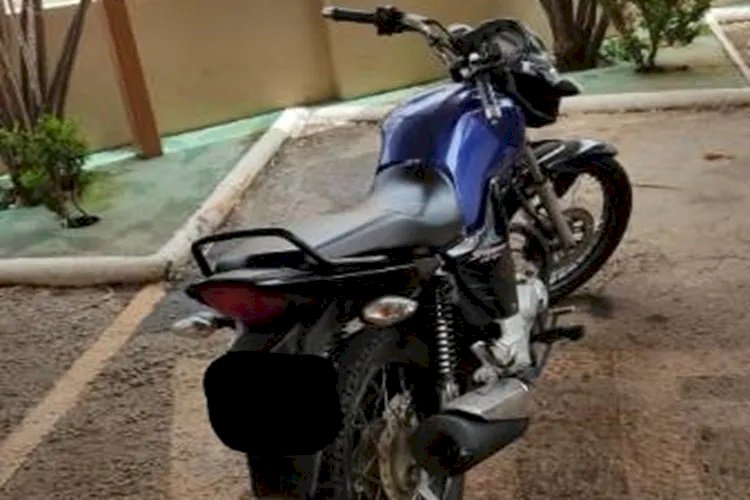 Condutor é detido em flagrante com moto com restrição de furto em Caetité