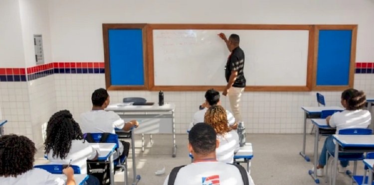 Edital para contratação de professores para rede pública tem vagas com remuneração de R$ 3,2 mil