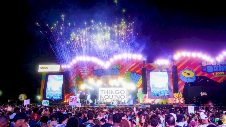 Thiago Aquino transforma forró em arrocha no segundo dia de São João do Parque de Exposições