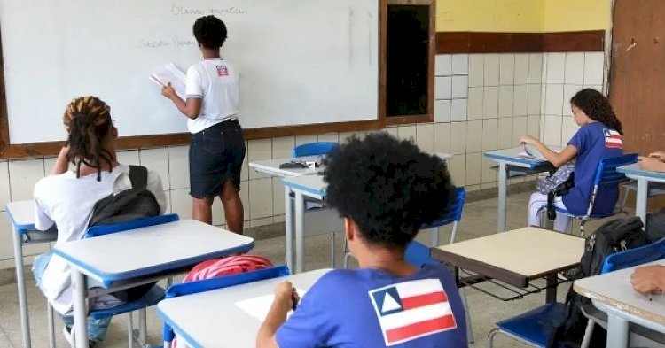 Deputado propõe revogação de portaria de Jerônimo e apresenta PL contra aprovação automática de alunos
