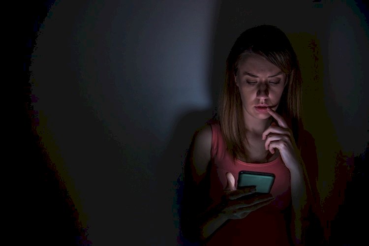 Agosto Lilás: o autossilenciamento que acompanha as relações abusivas